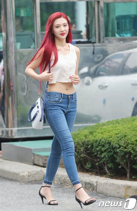 Here Are The Top 7 Korean Fashion Tips To Dress Like Red Velvet’s Joy K Luv