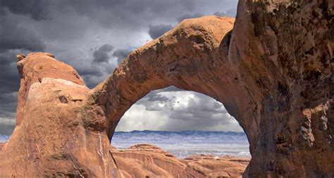 Sandstone Structures Form Without Cement