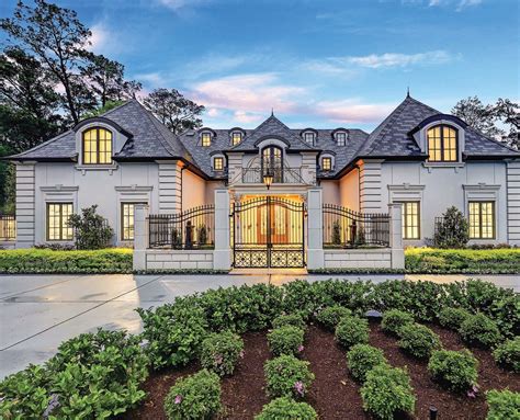 This Home In Houston Is Made For A Host