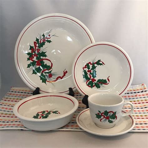 Fiestaware Holly And Ribbon 5 Piece Place Setting Fiesta Christmas Dish
