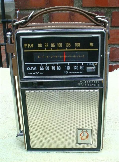 Vintage Ge General Electric Am Fm Transistor Radio P E Classic