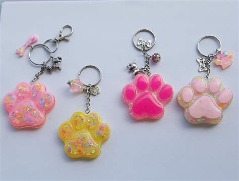Make a darling diy heart photo keychain featuring your favorite photo. New Items added | Diy keychain, Resin art, Keychain