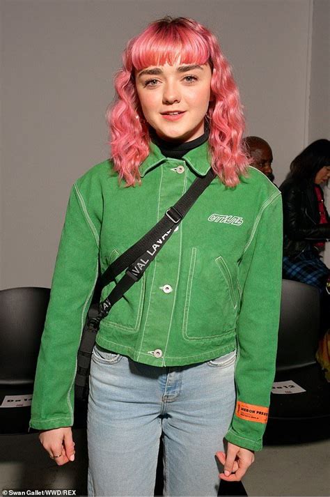 Pink Curly Hair Maisie Williams Grunge Looks Paris Fashion Week Men