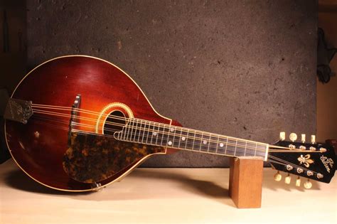 The Vintage Instrument Workshop — 1917 Gibson A4 Mandolin