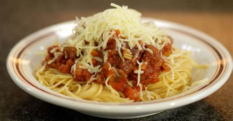 Choose from classic italian pasta recipes such as spaghetti bolognese, carbonara, puttanesca and serve up a sensational spaghetti dish for dinner. Spaghetti bolognaise | Dagelijkse kost