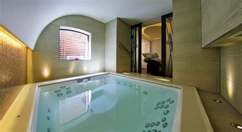 the best london hotels with hot tubs and jacuzzi london kensington guide