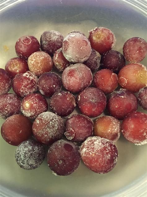 Frozen Grapes Frozen Grapes Looks Yummy Fruit Food Essen Meals