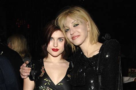 Courtney Loves Daughter Frances Bean Releases A Statement Denying She