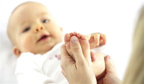 7 Reasons Babies Cry And How To Calm Them Down Acupressure For Babies