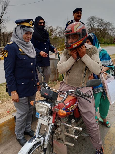 Islamabad Police On Twitter اسلام آباد کیپیٹل پولیس کی ٹریفک قوانین کے متعلق آگاہی مہم جاری