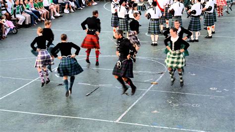 How To Scottish Dance Broadswords Dance Youtube