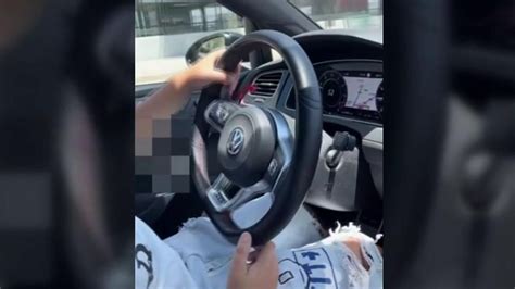 Una Madre Graba A Su Hijo De 12 Años Conduciendo Y Lo Sube A Tiktok