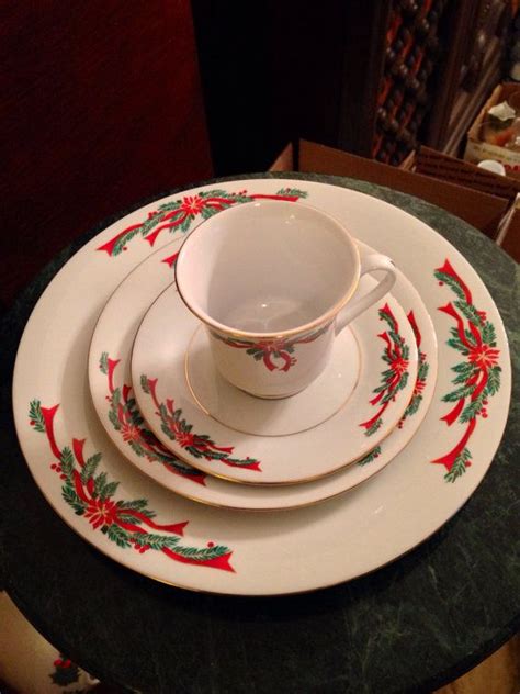 Vintage Poinsettia And Ribbons Fine China Christmas Holiday Season Pattern Dinner Salad Plate