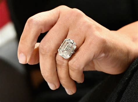 Kim Kardashian Robbed Of 11 Million Worth Of Jewelry Inside Her