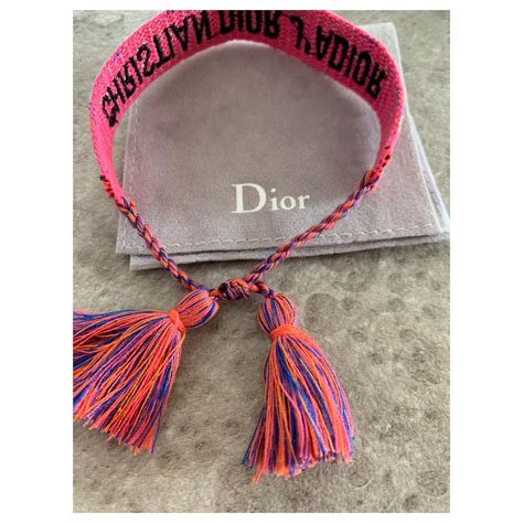 Two years ago, dior made the friendship bracelets trending again when they featured it in their cruise 2018 runway show. Bracelets Christian Dior BRACELET CHRISTIAN DIOR J'ADIOR ...