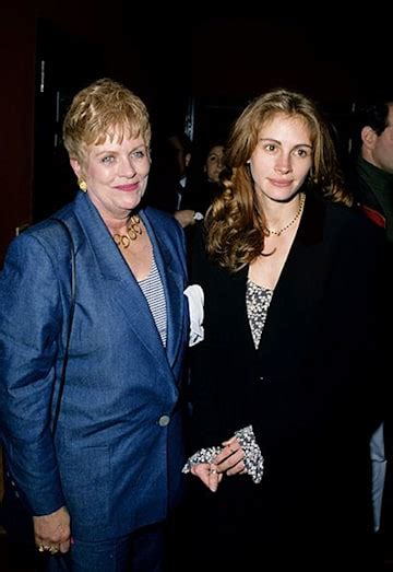 Julia Roberts Holds Private Memorial Service For Late Mother Betty Hello