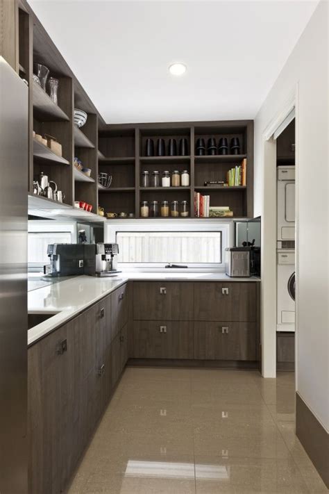 There were many phases of the butler's pantries, from a simple storage area to an essential part of the kitchen providing cabinets for storage. Jessica Sanchez (jessicas2715) | Pantry interior, Pantry ...