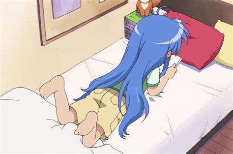 Izumi Konata Lucky Star Animated Animated  Screencap Barefoot Feet On Bed Reading