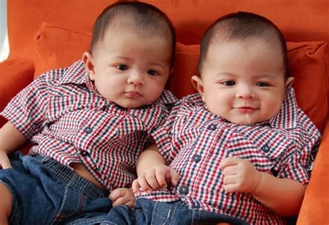 Akan tetapi, mengingat hamil anak kembar memiliki risiko yang lebih besar , dokter biasanya akan membatasi jumlah embrio yang ditanam di dalam rahim wanita. Cara Membuat Anak Kembar | Resep Cara Membuat