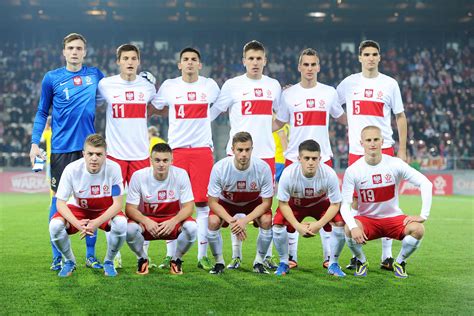 To właśnie na tym stadionie pokonali nas w pierwszej kolejce słowacy. Mecz Polska - Szwecja U-21 | Sports jersey, Sports, Jersey