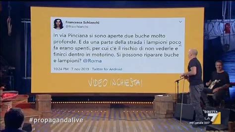 Nata a parma il 17 dicembre 1976, sotto il segno zodiacale del sagittario, francesca schianchi ha studiato a lungo per realizzare il suo sogno: Francesca Schianchi denuncia le buche a Roma, Leonardo Parata la smentisce