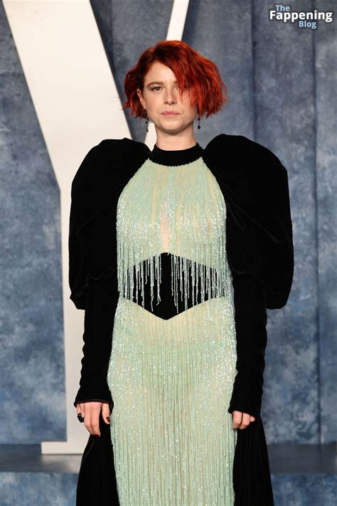 Jessie Buckley Flaunts Her Nude Tits At The Vanity Fair Oscar Party Photos