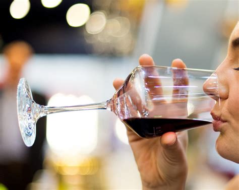 Deutsche hauptstelle für suchtfragen (hrsg.): Drogen- und Suchtbericht: Frauen trinken zu viel | FINK ...