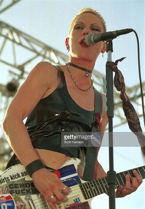 Joan Jett Performs Live At An Outdoor Concert June 6 1998 In Las En 2022 Joan Jett