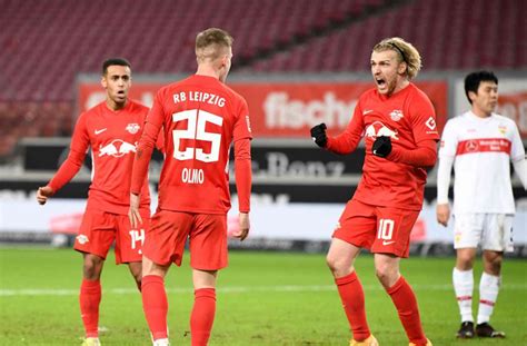 Aufgrund des coronavirus und der damit verbundenen einschränkungen können öffnungszeiten abweichen. Nicolas Gonzalez (links) hat gegen RB Leipzig einen ...