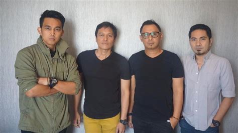 Drive tak terbalas official music video. Lirik Lagu Tak Lagi Cinta - Ada Band