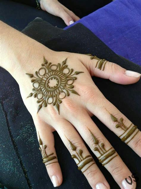 Pin By Nur Salina On Inai Henna Tattoo Designs Henna Designs Mehndi