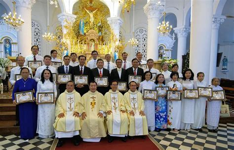 Theo điều tra ban đầu, nhóm sinh hoạt tại giáo phái truyền giáo phục hưng ở quận gò vấp có 24 người trong đó 3 người đi khám bệnh tại bệnh viện thì được phát hiện nghi nhiễm. Giáo xứ Tân Định: Thánh lễ tạ ơn, Tuyên hứa & Nhận sứ vụ ...