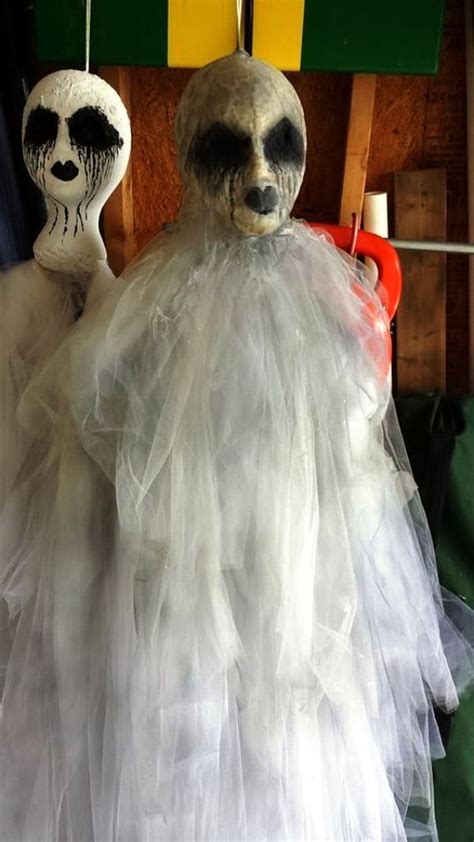 See our amazing collection and we are sure that you'll find some interesting and super scary halloween decorations which will be focal point in your yard and will attract attention from the people. 22 Do it Yourself Halloween Decorations Ideas - Decoration ...