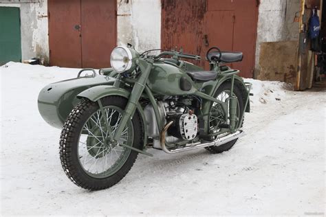 In 1940, the soviet union acquired the design and production techniques for bmw r71 motorcycles and sidecars. Ural IMZ M-72 750 cm³ 1951 - Motorcycle - Nettimoto