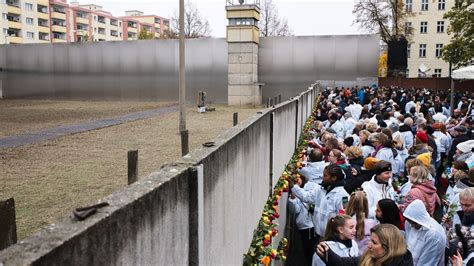 Berlin Wall Anniversary Germany Marks 30 Years Since Barriers Fall