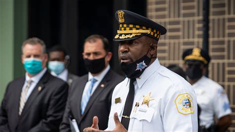 For Pivotal Role Of Police Chief Chicago Mayor Picks Well Known Insider The New York Times