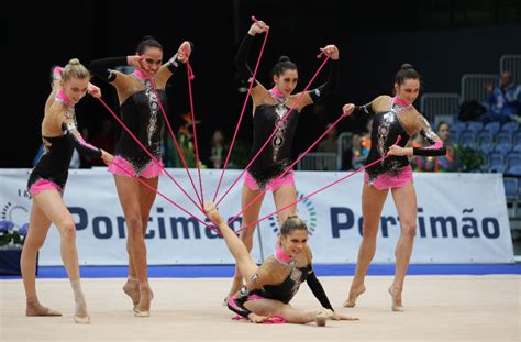 As atletas nacionais conseguiram a nota 35.950 na série mista (três arcos e dois pares de maças). Ginástica de Santa Catarina: Ginástica Rítmica