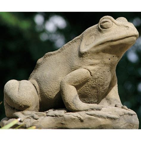 Für die fertigung der steinguss dekoration wird eine kautschukform verwendet, in. Dekofigur für den Garten Frosch