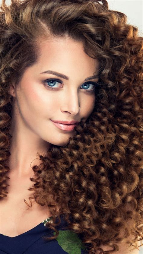 Brunette Girl Model Curly Hair Smile X Wallpaper Curly