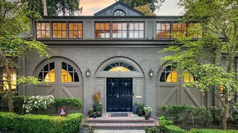 Historic Carriage House In Seattle Fetches 25 Over List Price In 2 Weeks