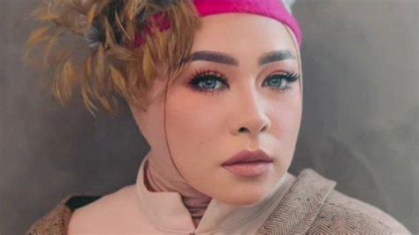 Harus Punya Karya Melly Goeslaw Sindir Artis Muda Yang Besar Kepala