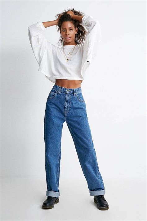 Bella Hadids Low Rise Baggy Jeans Are So Much Cooler Than Skinnies In