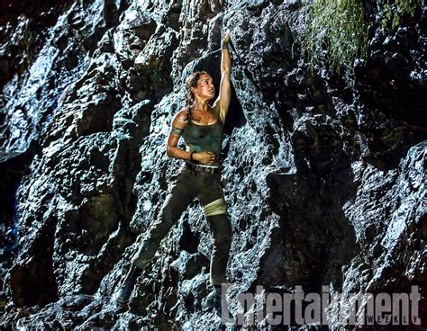 Imagen Lara Croft 2018 Cliffhanging Tomb Raider Wiki Fandom