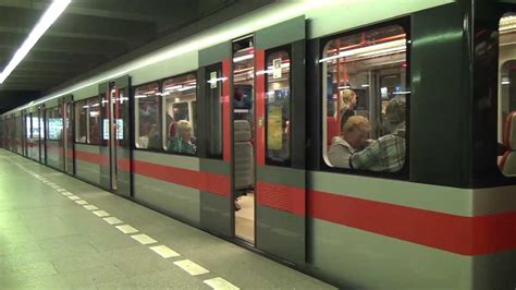 Metro Praha / Prague at station Hlavní nádraží Linka C HD ...