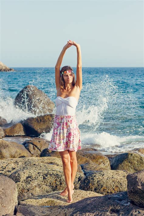 Gambar Pantai Laut Pasir Lautan Gadis Gelombang Musim Panas Liburan Kaki Model Musim