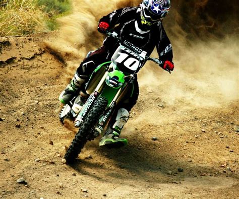 La única contra que tiene esta app es que cada fondo tiene un precio de 2€. Descargar la imagen en teléfono: Deportes, Motocross ...