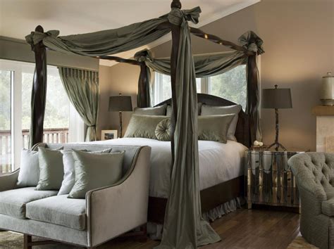 Bohemian Canopy Beds Bestow Beauty Upon These Gorgeous Interiors