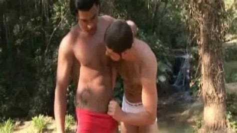 Dois Companheiros Gays Fodem Ao Ar Livre Boafoda