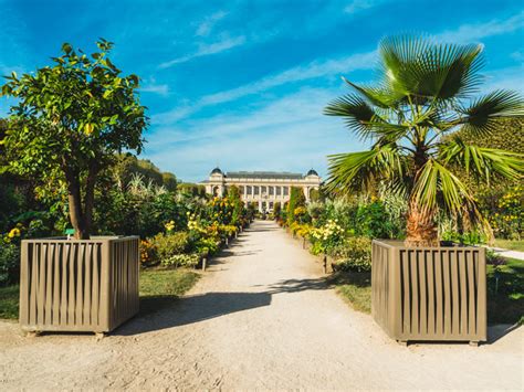 The botanical gardens are free with the exception of a nominal charge for the alpine garden on. 16 Best Places to Take Pictures in Paris - The Portable Wife
