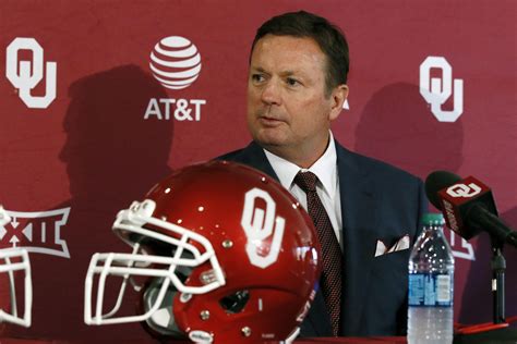 Bob Stoops Carson Palmer Tony Romo Headline 2021 Cfb Hall Of Fame Class